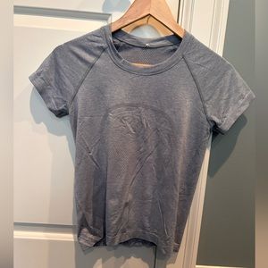 Lululemon tshirt
